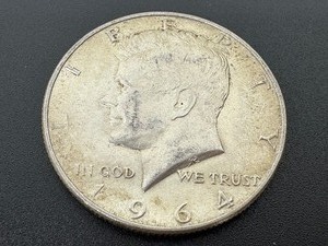 lot 231 image: Four 1964 Kennedy Half Dollar Coins & One 1963 Benjamin Half Dollar Coin