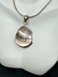 lot 46A image: Sterling Mother of Pearl Pendant Necklace