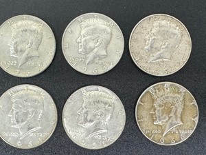 lot 227 image: (8) Kennedy Half Dollar Coins