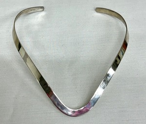 lot 153B image: Modern Style Silver Collar Necklace