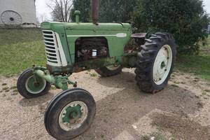 lot 3 image: 1959 Oliver Model 770 Row Crop Tractor