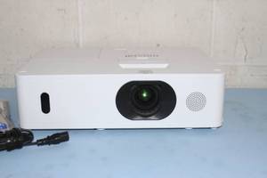 lot 11 image: Maxell MC-WU5505 WUXGA 5200-ANSI Lumen Home Theater HD Projector  Projection System