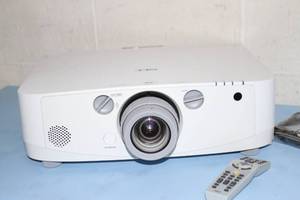 lot 32 image: NEC PA550W 5500 ANSI Lumen Widescreen Advanced Home Theater HD 3LCD Projector