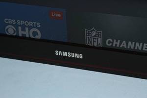 lot 101 image: Samsung LN46C550 HDTV 1080p 46 LCD Display  Monitor  TV  Television