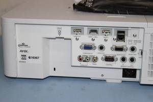 lot 142 image: Hitachi CP-WU5505 WUXGA 5000-Lumen HD Home Theater LCD Projector  Projection System