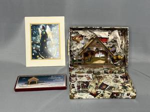 Hallmark Mini Merry Miniatures Nativity Stable, Angel Print, Box w Nativity Set