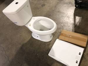 Glacier Bay 2-Piece 1.28 GPF High Efficiency Single Flush Elongated Toilet in White, Seat Included (3-Pack)  Customer Returns See Pictures