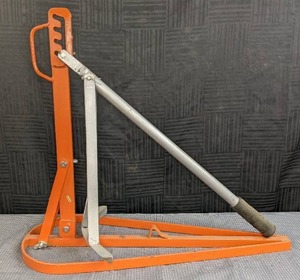 lot 134 image: Tire Bead Breaker