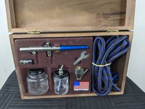 lot 86 image: Badger Painting Air Brush Kit