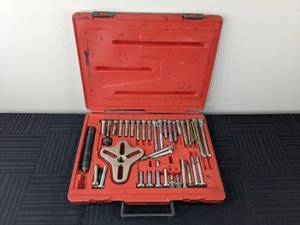 lot 75 image: Snap-On Bolt Grip Puller Set