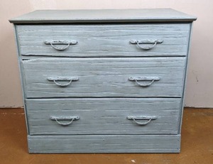 lot 41A image: Ranch Oak 3-Drawer Dresser