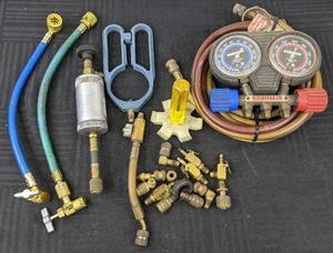 lot 44A image: Robinair R12, R22 Manifold Gauge Set