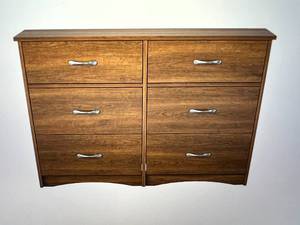 lot 32 image: 6 Drawer Oak Dresser