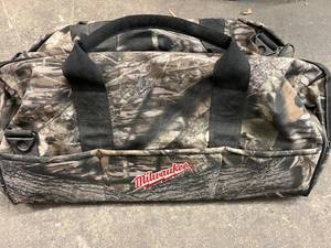 lot 55 image: Milwaukee Camo Tool Bag