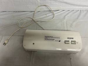 lot 107 image: FoodSaver Vac 1050 Vacuum Sealer - Tested and Works
