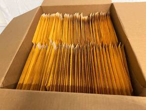 lot 122 image: 250 EasyClose Bubble Mailers - 6 x 9
