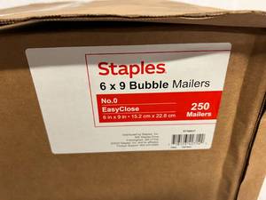 lot 138 image: 250 EasyClose Bubble Mailers - 6 x 9