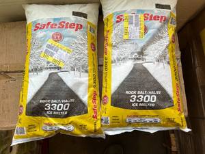 lot 327 image: 2 Bags of Safe Step 3300 Rock Salt Ice Melter