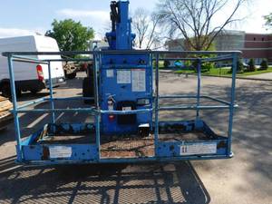 2007 Genie Z-60  34 4WD Articulating Boom Lift