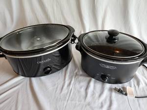 Two Large CrockpotsSlow Cookers