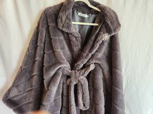 Misslook Vintage Faux Fur Belted Cape, Jacket Size XL with Vintage Broach