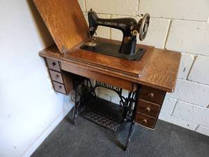 Vintage Singer Sewing Machine and Table