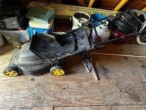 Yardworks Self-Propelled Cordless Mower