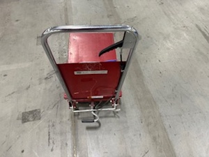 lot 61 image: Uline Lift Table with Wheels. Model H 1485 330lb Capacity