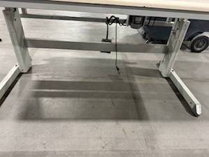 lot 82 image: Power Lift Table (electric)