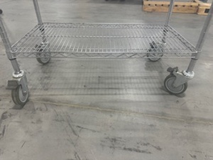 lot 17 image: Uline Cart