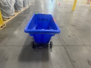 lot 21 image: Blue Tilt Truck