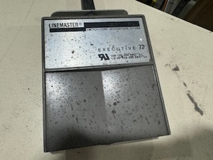 lot 126 image: Executive Line Master Power Lift Table