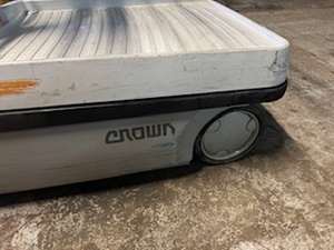 lot 3 image: Crown Wav. Model WAV50-118