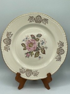 lot 17 image: 16 Piece Homer Laughlin Queen Ester Moss Rose Dinner Plates
