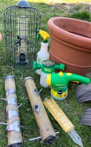 lot 44 image: Flower Pots Bird-Feeders and Garden Tool Lot