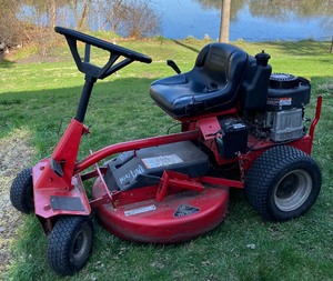 lot 51 image: Snapper Riding Lawn Mower