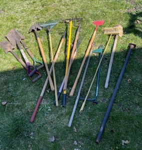 lot 39 image: LOT of 14 Gardening Tools Shovels Rakes