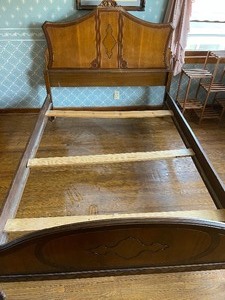 lot 60 image: Vintage Full Size Bed Frame