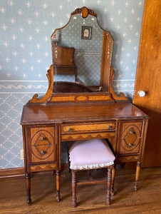 lot 61 image: Vintage Vanity and Stool