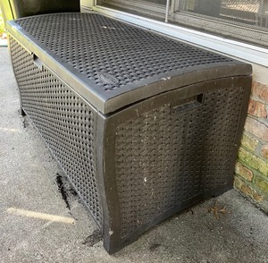 lot 25 image: Resin Wicker Deck Box
