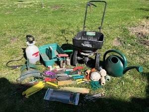 lot 40 image: Lot of Misc Lawn and Garden Tools