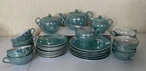 lot 87 image: Vintage Japan Green Lusterware Iridescent 31 Piece