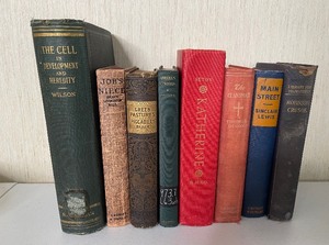 lot 90 image: LOT 8 Vintage Hardcover Books