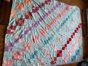 lot 99 image: Handmade Quilt Patchwork Quilt