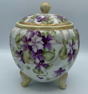 lot 102 image: Antique Footed Moriage Floral Hand Painted Lidded Biscuit Jar