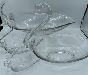 lot 106 image: Set of 4 Duncan & Miller Clear Glass Nesting Swan Dishes