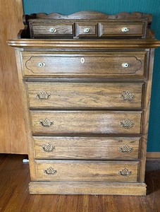 lot 112 image: Solid Oak 7 Drawer Dresser