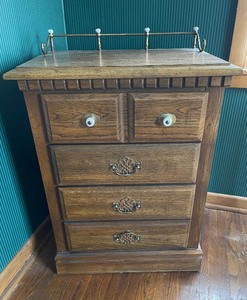 lot 113 image: Solid Oak Nightstand Table