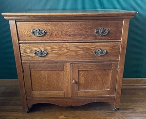 lot 117 image: Antique Solid Oak Commode