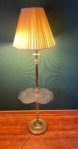 lot 118 image: Vintage Brass & Etched Glass Floor Lamp